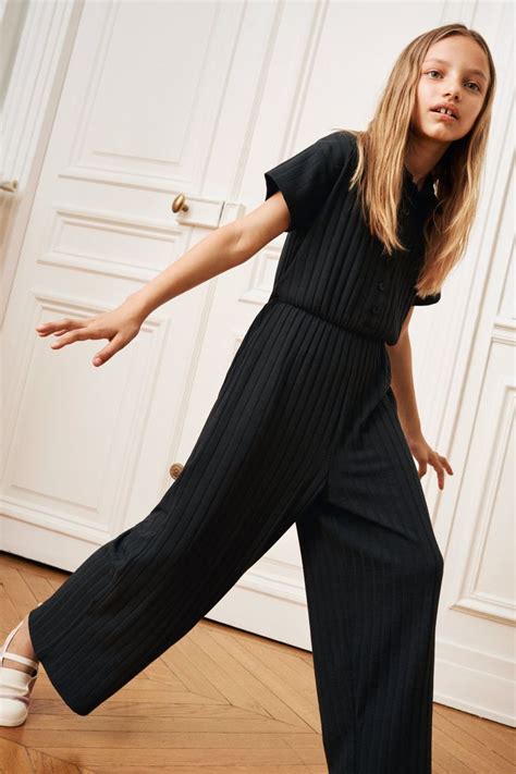 Per fanciulle in fiore, perfetta la collezione di abbigliamento pensata per ragazze da 13 a 16. TUTA MORBIDA A COSTINE | ZARA Italia / Italy nel 2020 | Moda bambino, Abbigliamento ragazza, Tute