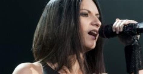 La Cantante Laura Pausini Enseña Su Vagina En Un Concierto En Lima
