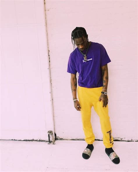 Jun 03, 2021 · yes, he has his favourite brands such as vetements and gosha rubchinskiy, but what makes travis scott's style so sought after is that, aside from the extravagant bling, it is easily attainable. Travis Scott In Baggy Clothes : Rihanna Joins Travis Scott ...