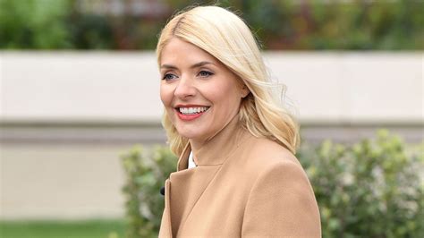 holly willoughby gives rare glimpse into home as she makes pancakes see instagram photo hello