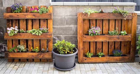 Verwenden sie ihre kreativität, um verschiedene palettengartenideen zu versuchen. Anleitung Blumenkasten aus Paletten (Paletten Upcycling ...