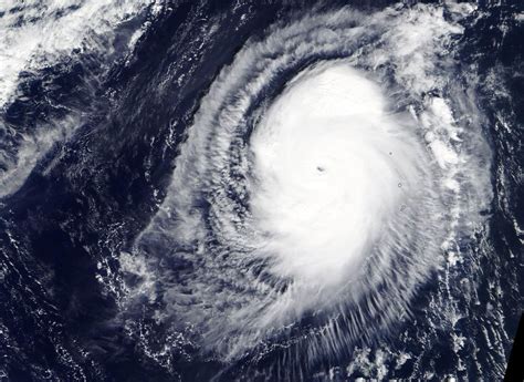 NASA gets an eyeful of Typhoon Fengshen