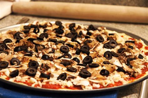 Pre Bake Mushroom And Olive Pizza Homemade Mushroom And Ol Flickr