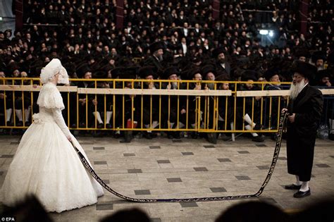Traditional Ultra Orthodox Jewish Wedding With Images Jewish