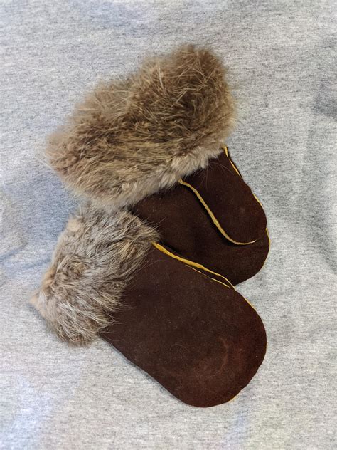 Suede Mitten Calfskin With Raccoon Fur And Sherpa Fleece