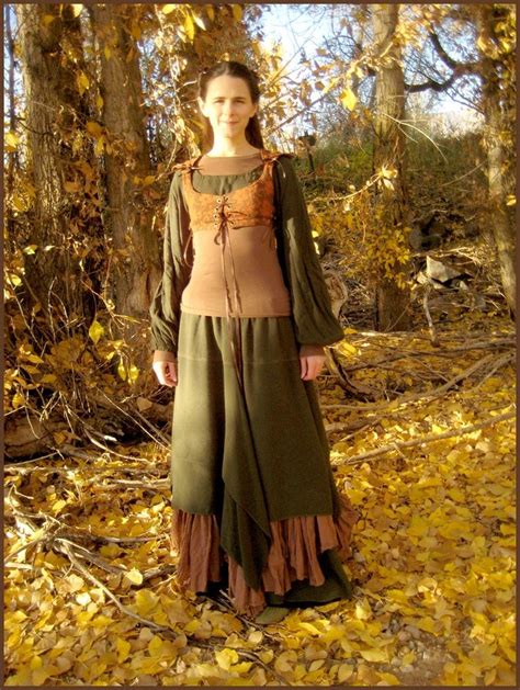 An Easily Pieced Medieval Dress Simpler I Like It Maybe Make A Bow