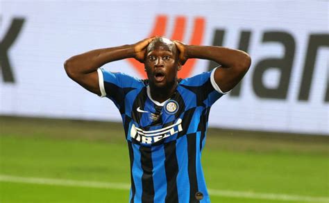Romelu menama lukaku bolingoli is a belgian professional footballer who plays as a striker for serie a club inter milan and the belgium nati. Лукаку может пропустить ближайшие матчи Интера - iSport.ua