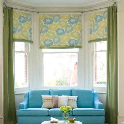Hang the drapes so they run in a horizontal line along the top of the windows—the drapes will fall towards the floor on the far left and far right side of the window section. How to dress a bay window
