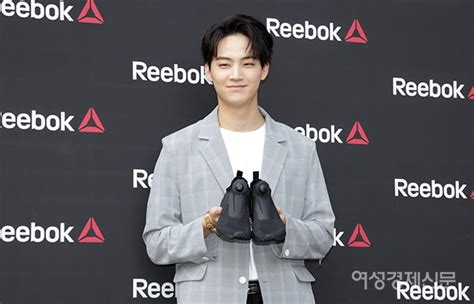 자기 사진 계획 얘기하고 내 피사체로서의 매력 얘기하고. 갓세븐 JB '시크한 매력'