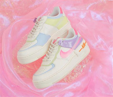 By nature, the nike air force 1 shadow, a women's variation of the classic basketball silhouette, is already a wild enough shoe as it is due to its exposed stitchings and double layered swoosh logos a. NIKE新年限定系列帶你走夢幻花路!粉嫩漸層270、果凍撞色勾勾＋厚底增高太想買 | NIKE、新年限定、270 ...