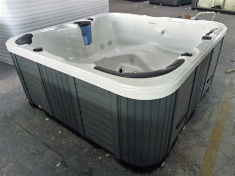 Hot Tub In Silver Marble Ps Auction We Value The Future Largest