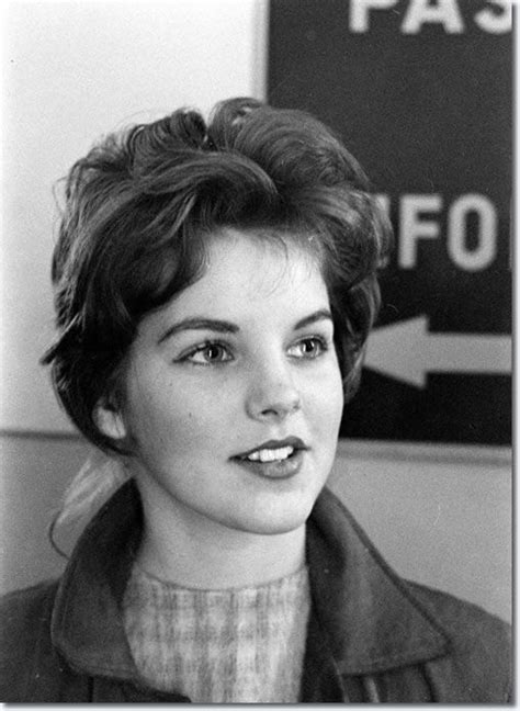.публикаций — посмотрите в instagram фото и видео priscilla presley (@priscillapresley). 16 yr old Priscilla March 2, 1960 - Elvis leaving Germany ...