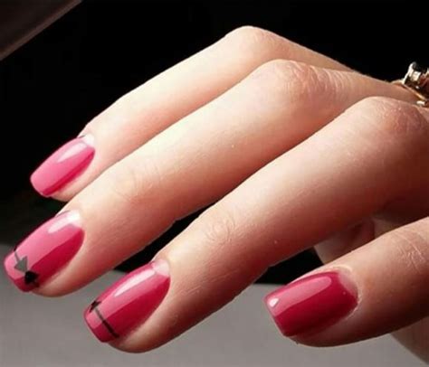 Se volete unghie per natale semplici da fare, questa nail art fa per voi: Nail art semplici da fare: alcune idee per l'inverno