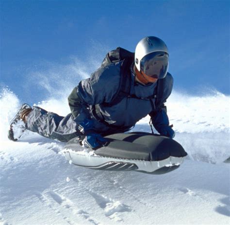 Von der rodel für kleinkinder über lenkbobs für größere kinder und schlitten für erwachsene bis zum zipfelbob: Schlittenfahren: Skifahrer einfach mal links liegen lassen ...