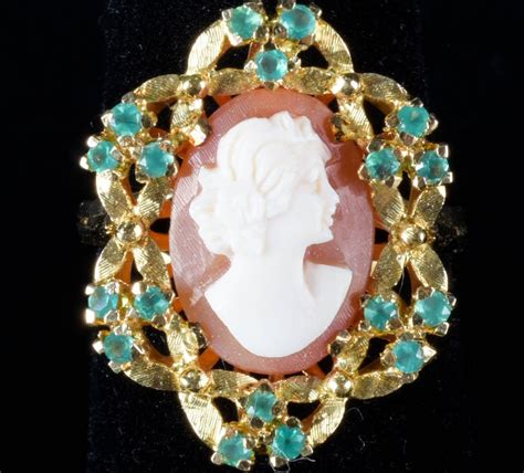 18k Gold Cameo Ring With Emeralds Ebth