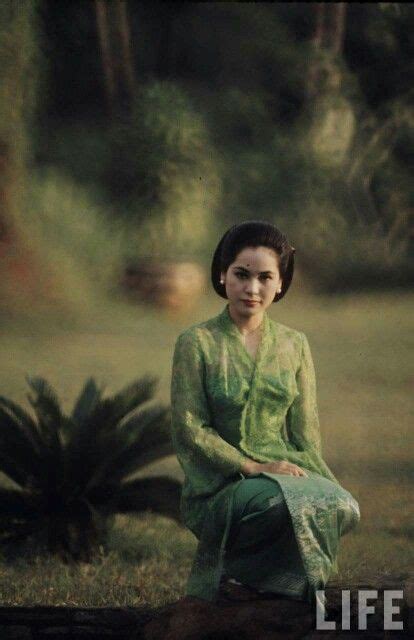 Ratna Sari Dewi Tokoh Sejarah Foto Zaman Dulu Sejarah