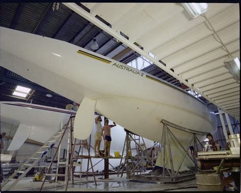 Working On The Hull And Winged Keel Of Australia Ii In Steve Wards
