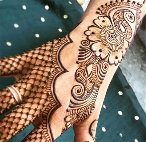 Motif henna simple merupakan jenis motif henna yang tidak terlalu rumit dalam pembuatannya. 100 Gambar Henna Tangan yang Cantik dan Simple Beserta ...