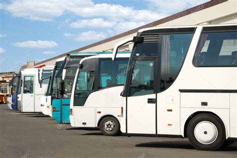 Autobuses Turísticos En Un Aparcamiento 2023