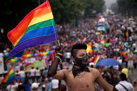 increíble realizan en bicicleta marcha del orgullo gay en alemania la verdad noticias