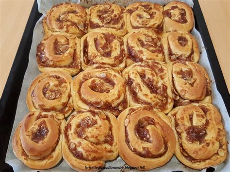Check spelling or type a new query. Girelle con marmellata di ciliegie e mandorle | Ricetta ed ...