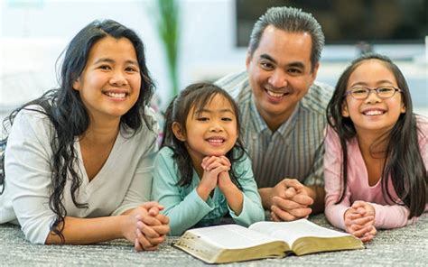 Peranan Orang Tua Dalam Mendidik Anak Menurut Alkitab Persembahan