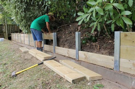 Bordure ardoise bordure jardin bois terrasse jardin en pente marches jardin jardins en bois planche bois retenue de terre : 6 façons de retenir la terre dans son jardin | Backyard ...