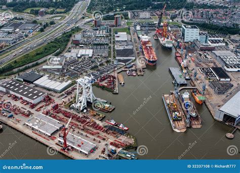 Port De Rotterdam Photo Stock éditorial Image Du Aérien 32337108