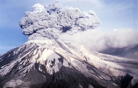 Photos From The Archive Mount St Helens Erupts In 1980 The Seattle