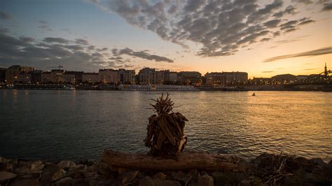 Maybe you would like to learn more about one of these? Addig nézd meg, amíg lehet: uszadékfa-szobor kémleli a ...