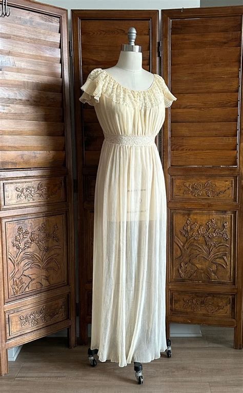 Vintage Long Nightgown Peignoir Gem