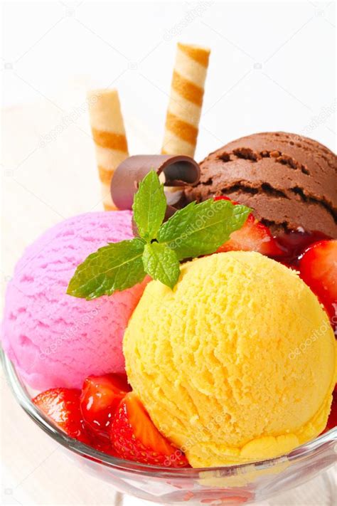 Ice Cream Sundae — Stock Photo © Ajafoto 14494767