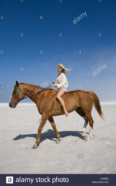 Bareback Riding Woman Stockfotos Bareback Riding Woman Bilder Seite Alamy
