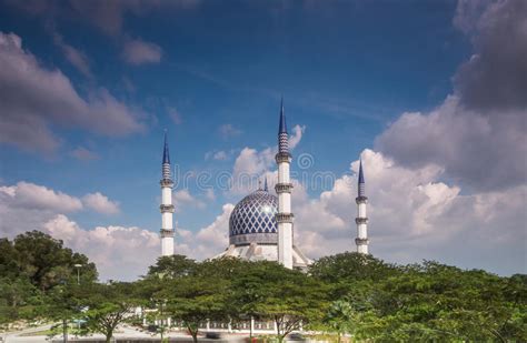 Find out more about shah alam. Sultan Salahuddin Abdul Aziz Shah Mosque Stock Photo ...