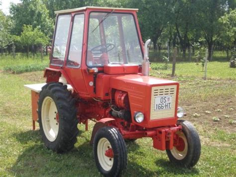 Traktor Vladimirec T 25