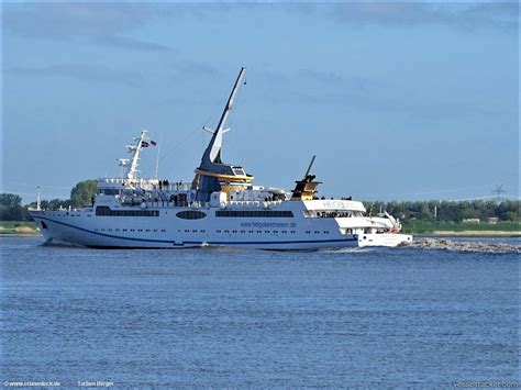 Between 1882 and 1960 arrived to the port of buenos aires, main port of argentina, 2,313 ships transporting new immigrant to these lands of peace. HELGOLAND Vessel photos for Over_the_ocean - vesseltracker.com