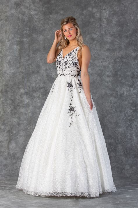 Wir freuen uns auf euren anruf. Monis Braut und Abendmoden Hamm - Hochzeitsmode Brautkleider