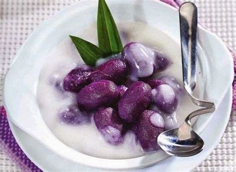 Bahan yang harus disiapkan adalah ubi ungu yang sudah dikukus dan dihaluskan, campurkan dengan tepung beras, tepung tapioka, gula pasir, dan santan untuk lapisan. Resep Aneka Olahan Ubi Ungu Paling Sederhana - Lumbung Resep