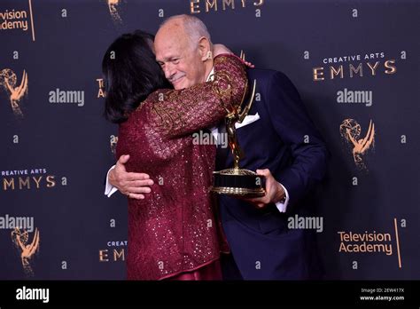 Actress Delta Burke L And Actor Gerald McRaney Pose In The Press