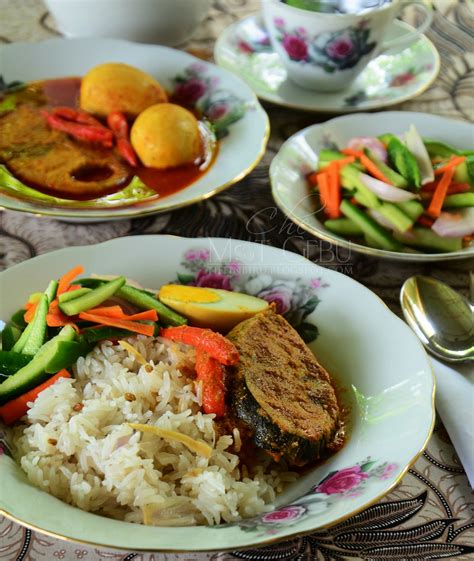 ناسي داڬڠ, trader's rice) is a malaysian dish consisting of rice steamed in coconut milk, fish curry and extra ingredients such as pickled cucumber and carrots. RESIPI NASI DAGANG TERENGGANU - Dapur Tanpa Sempadan