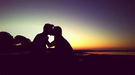 2048x1536 Resolution Silhouette Of Man And Woman Kissing During
