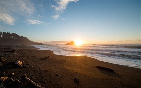 Beach Ocean Sea Waves Coast Shore Sunset Sunrise Wallpapers Hd Desktop And Mobile