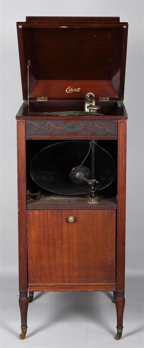 Lot THOMAS EDISON DIAMOND DISC PHONOGRAPH MODEL C150