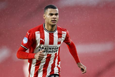 The young englishman was unable to make his mark on the match this time and is replaced by bruma. Eindejaarsrapport: PSV gaat beschut in een kleine kopgroep ...