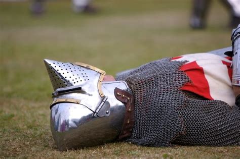 10 Truly Disgusting Facts About Life In Medieval England Listverse