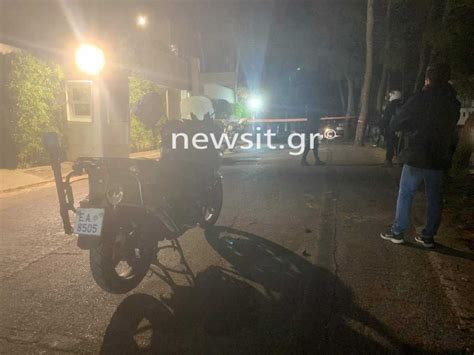 Στη συνέχεια ο μένιος φουρθιώτης κατέθεσε μήνυση κατά του κώστα βαξεβάνη και του αρχηγού της ελληνικής αστυνομίας, μιχαήλ καραμαλάκη, καθώς, όπως ανέφερε σε δήλωσή του «είναι. Ο Μένιος Φουρθιώτης κατήγγειλε πυροβολισμούς έξω από το ...