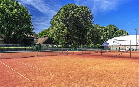 Mais aussi dans un club pour la vie ! Club de Tennis - Paris Country Club