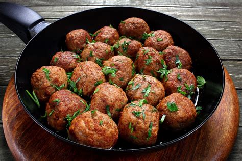 Jun 14, 2021 · daging, jamur, ebi, dan lakchi ditumis bersamaan menggunakan bawang putih, garam, lada, saus tiram, kecap asin, dan kecap manis. Resep Bola Bola Daging Sapi Giling Untuk Menu Terbaru Anda