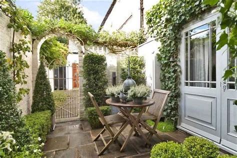 28 Beautiful French Courtyard Design Ideas French