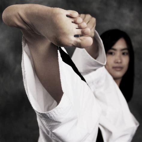 Pin By Jluigi On Female Martial Artists Female Martial Artists Martial Arts Women Taekwondo Girl